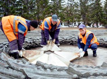 Фото Южноуральские газовики провели техническое обслуживание мемориалов «Вечный огонь»