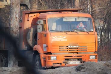 Фото В Челябинске у парка имени Гагарина массово вырубают деревья - это &quot;Динамо&quot; строится