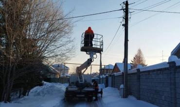 Фото  В Челябинске освещают поселок Каштак