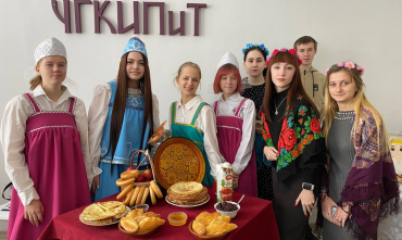 Фото Коркинские студенты посвятили народам России шедевры национальных кухонь и яркие творческие номера