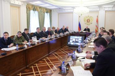 Фото Борис Дубровский призвал глав оказать помощь нуждающимся семьям в установке пожарных извещателей