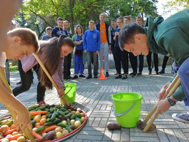 Фото «Равис» сделал вкусной «Золотую осень» челябинских лицеистов 