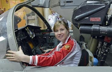 Фото Ольга Фаткулина «освоила» в Челябинске бомбардировщик Су-24 и пассажирский Ту-134