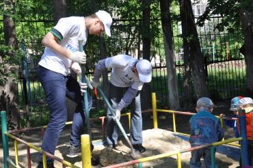 Фото В Челябинске началось трудовое лето с активным участием «Соцгорода»!