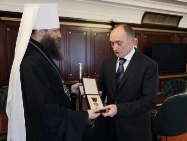 Фото Митрополит Никодим вручил медаль от Патриарха Кирилла главе Челябинской области