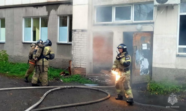 Фото В копейском поселке загорелась больница, из отделения реанимации эвакуировали двух человек