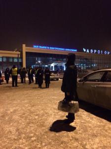 Фото В понедельник вновь эвакуировали пассажиров из здания аэропорта