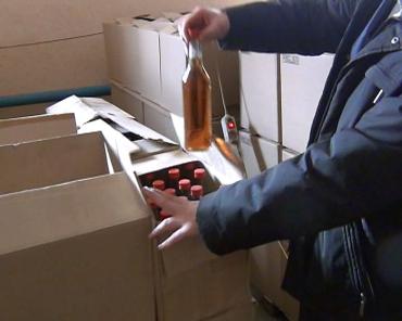 Фото В Челябинской области силовики изъяли 100 тысяч бутылок контрафактного алкоголя