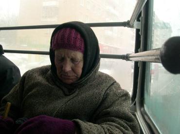 Фото В Златоусте льготники получили карты жителя