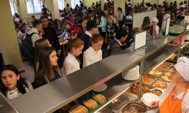 Фото Дети мобилизованных уже получают бесплатное питание в Челябинске