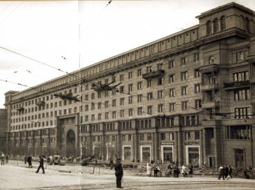 Фото О «доме на площади» и соседях из «светлого прошлого»