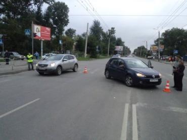Фото Челябинка решила перейти дорогу на красный свет и попала под колеса иномарки ФОТО