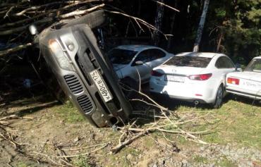 Фото Под Увильдами молодой провокатор за рулем иномарки покалечил пять машин