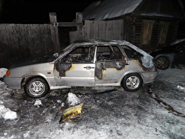 Фото Житель Аргаяша в приступе неприязни сжег автомобиль приятеля