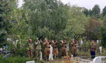 Фото В Челябинске с воинскими почестями похоронили добровольца Владимира Агеева