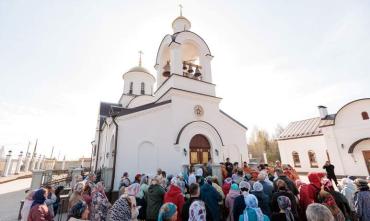 Фото В новом храме поселка Томинский прошла первая служба