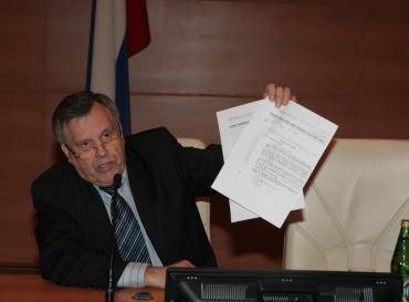 Фото Зюганов требует расследовать причины смерти Виктора Илюхина
