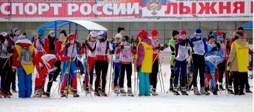 Фото Тысячи южноуральцев завтра утром встанут на «Лыжню России»
