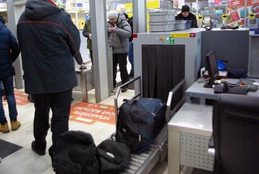 Фото В аэропорту Челябинска уборщица обокрала пассажира