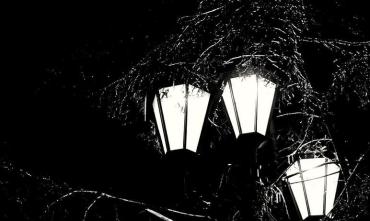Фото Жители Кадровика тонут во тьме, надеясь обрести твердую почву под ногами и увидеть свет