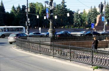 Фото Чугунное ограждение в центре Челябинска могут продлить до Алого поля