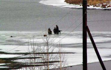 Фото В Агаповском районе участковый спас рыбака