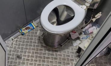Фото Челябинцы пожаловались на график работы туалета на новой набережной