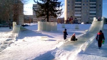 Фото В Сатке разрушен очередной ледовый городок