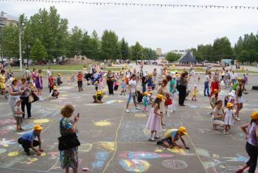 Фото «Сигма» подарила юным копейчанам праздник