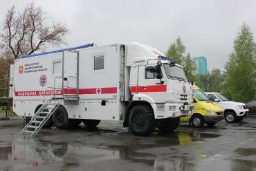 Фото Уникальный КАМАЗ вручили в помощь медикам