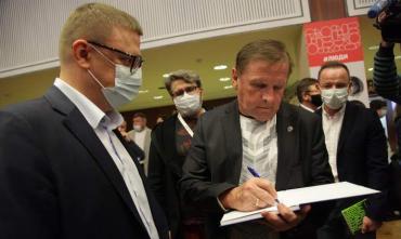 Фото Ватерпольная команда «Уралочка» выпустила новую книгу о своей истории