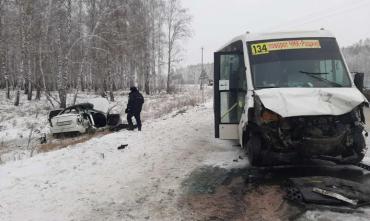 Фото Под Челябинском в ДТП с маршруткой и «Ладой» умерли две девушки
