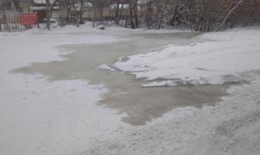 Фото В Челябинске на Бродокалмакском тракте случилась третья за зиму коммунальная авария