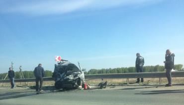 Фото Легковушку покорежило после столкновения с автобусом, есть погибшие