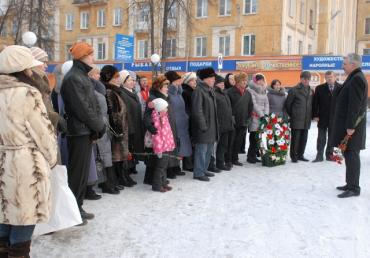 Фото В Златоусте у Обелиска Славы прошел митинг памяти