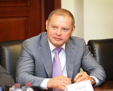 Фото Руководителю регионального исполкома единороссов Александру Мотовилову придется выбирать между работой в Заксобрании области и постом в партии