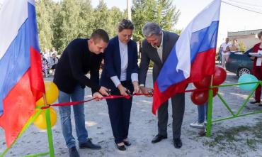 Фото Инициативные жители помогают благоустраивать Еткульский район
