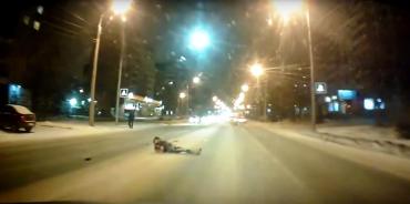 Фото В Челябинске Peugeot сбил 12-летнюю девочку