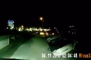 Фото В Челябинске иномарка врезалась в ограждение: погиб водитель ВИДЕО
