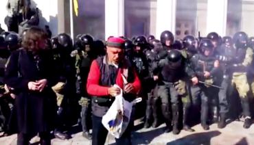 Фото В приступе антироссийского психоза националисты УПА начали штурм Верховной Рады Украины