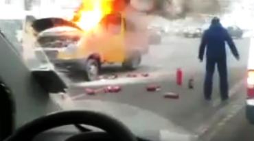 Фото В Челябинске утром загорелась маршрутка с пассажирами