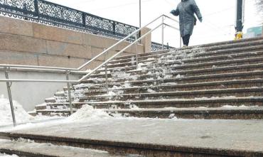 Фото Челябинцы подняли проблему скользких лестниц в подземных переходах города
