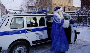 Фото Магнитогорские стражи порядка присоединились к Всероссийской акции «Полицейский Дед Мороз»