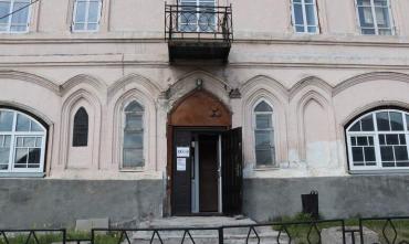 Фото Историческое здание на Свердлова в Нязепетровске изменит цвет и получит новую кровлю