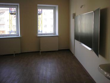 Фото В Златоусте школьники мерзли в кабинетах, где оконные проемы затянуты  полиэтиленом