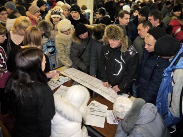 Фото ЧЭМК прислал на златоустовскую ярмарку вакансий десант из руководителей