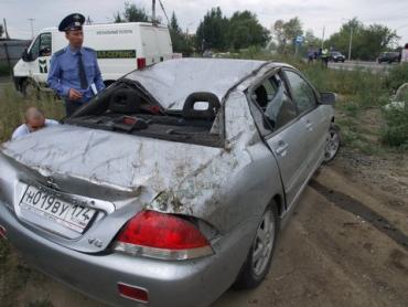 Фото В Челябинске иномарка врезалась в остановку: пенсионер погиб, еще один пострадал (ФОТО)
