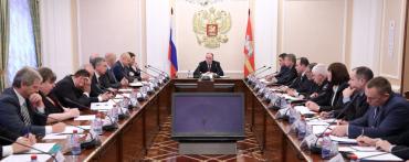 Фото Дубровский поручил бороться с теневым бизнесом пассажироперевозок