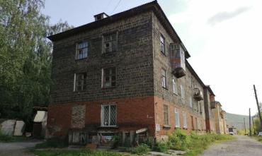 Фото В Златоусте рушится жилой дом: люди паникуют, власти обещают решить проблему