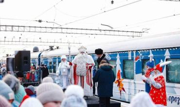 Фото Крепкие морозы не помешали встрече Деда Мороза с южноуральцами